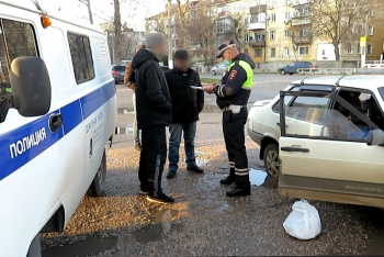 Пьяного водителя и пассажира с наркотиками поймали инспекторы ДПС в Керчи (видео)