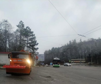 В воскресенье в Крыму из-за ухудшения погоды обработали почти 800 км дорог
