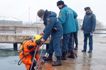 Водолазы МЧС России  в Керчи прошли квалификационные испытания