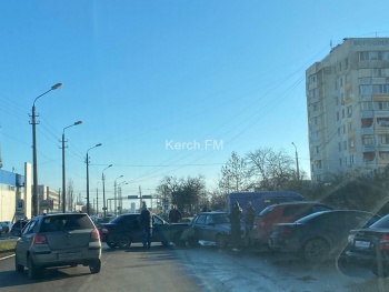 Новости » Криминал и ЧП: На Ворошилова произошла авария