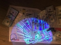Новости » Криминал и ЧП: Замглавы отдела полиции в Крыму и адвокат попались на взятке в 100 тысяч долларов