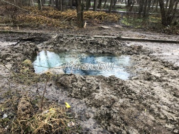 Дорога у школы № 17: канализация, грязь и ямы