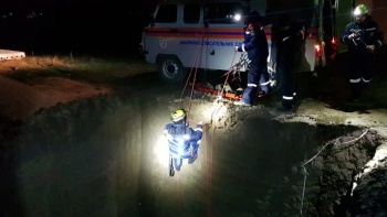 В Крыму спасли мужчину, который упал в 8-метровый котлован