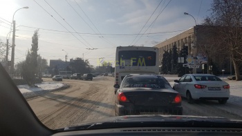 Центр Керчи встал в пробках из-за крещенских купаний