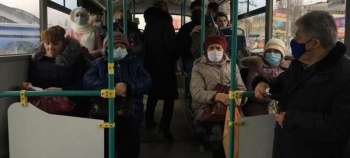 Новости » Общество: Масочный режим снова проверяли в общественном транспорте Керчи
