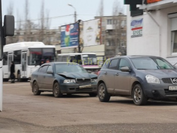 Новости » Общество: Утром в районе керченского автовокзала произошла тройная авария