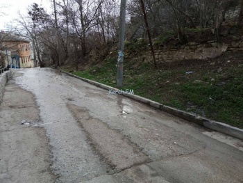 На Театральной произошел порыв водовода