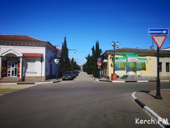 Новости » Общество: В Керчи отключат от электричества улицу Циолковского из-за кронирования деревьев