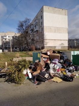 Новости » Общество: Керчане пожаловались на свалку мусора по Индустриальному шоссе
