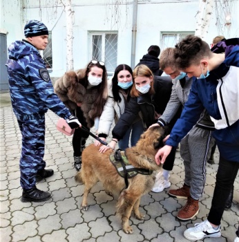 Новости » Общество: День открытых дверей для выпускников прошел в керченской полиции