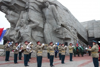 Новости » Общество: В Керчи прошла патриотическая акция «Горсть памяти»