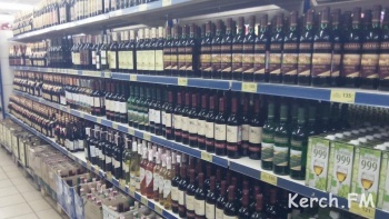 В Крыму осудили идею запретить продажу крепкого алкоголя в магазинах