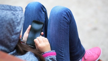 Новости » Общество: В школах РФ запретят использовать смартфоны и планшеты