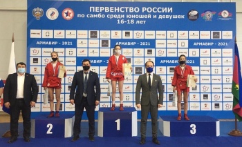 Новости » Спорт: Керченские самбистки с соревнований в Армавире привезли медали