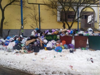 Ты репортер: На Кирова,111 в Керчи не вывозят мусор