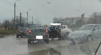 Новости » Общество: Днем в Керчи произошло две аварии