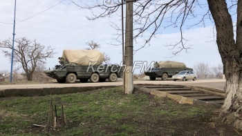 Новости » Общество: По Аршинцево «растянулась» колонна военной техники