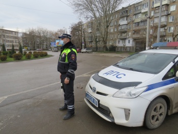 Новости » Общество: На дорогах Керчи проходит операция «Встречная полоса»