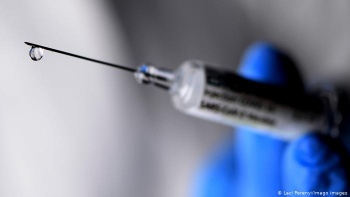 Новости » Общество: Родители грудных детей сообщают о вакцинации взрослых в детской поликлинике в Керчи