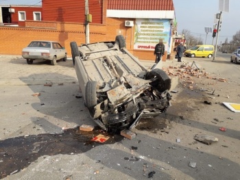 В МЧС рассказали подробности ДТП с перевернутым авто на старой Керченской трассе