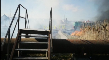 Новости » Криминал и ЧП: Этот поезд в огне: в Керчи опять пожар на Буденного