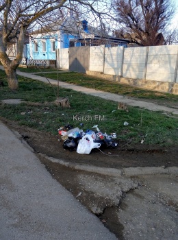 Новости » Общество: Керчане сообщают, что улица Зябрева превращается в свалку