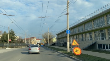 Новости » Общество: Движение затруднено: Адмиралтейский проезд в Керчи подготавливают к ямочному ремонту