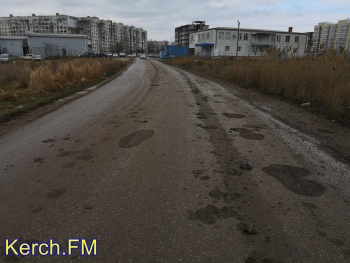 Новости » Общество: Стройка новой керченской школы убивает недавно отремонтированную дорогу