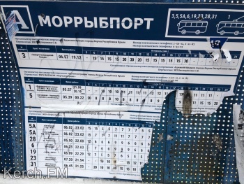 Новости » Общество: Керчане заметили путаницу с табличками на остановках в городе