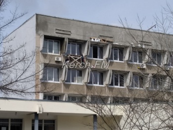 Фасад Судомеханического техникума в Керчи ремонтируют