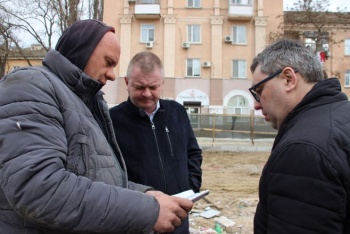 Бороздин проверил паспорта на строительных объектах в Керчи