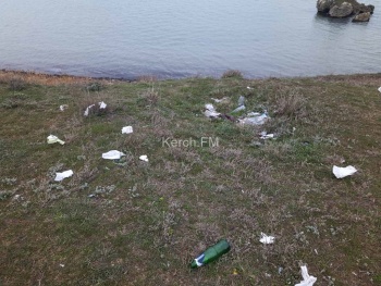 Приморский парк в Керчи усыпан салфетками