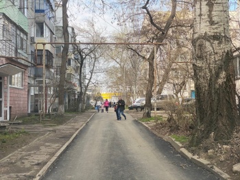 Около дома на Еременко,38 появилась новая заасфальтированная дорога