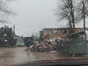 Огромная свалка мусора образовалась в Аршинцево