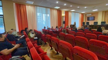 Опечатки: депутаты Керчи собрались на внеочередную сессию, чтобы внести изменения