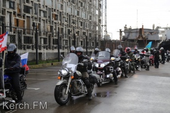 День освобождения Керчи начали праздновать с авто-мотопробега