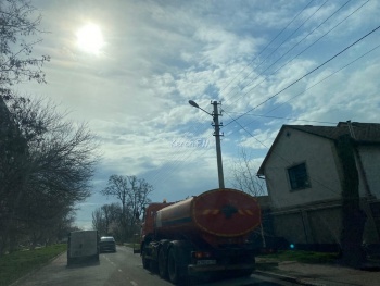 Новости » Общество: Коммунальщиков Керчи водители просят мыть дороги рано утром или ночами