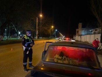 На прошедших выходных сотрудники ГИБДД поймали 8 пьяных водителей в Керчи