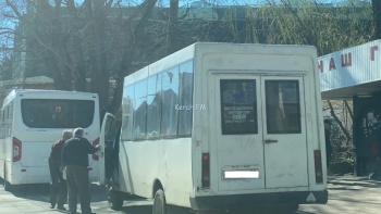 Новости » Криминал и ЧП: В центре Керчи столкнулись два автобуса