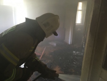 Новости » Криминал и ЧП: В МЧС рассказали подробности вчерашнего пожара в Керчи с пострадавшим