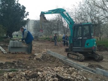 Новости » Общество: В благоустраиваемом дворе по Блюхера завершили демонтаж старого дорожного покрытия