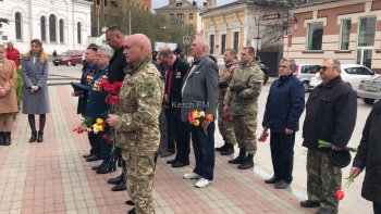 Новости » Общество: В Керчи почтили память Чернобыльцев