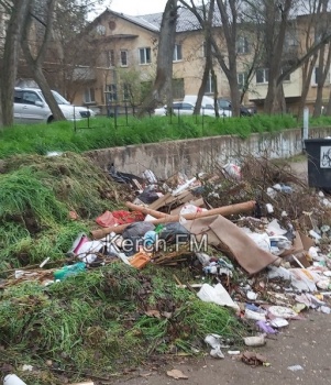 Керчане продолжают жаловаться на свалку у домов в Аршинцево