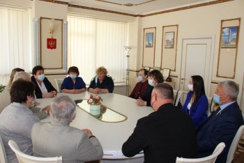 За участие в субботнике керченским организациям власти вручили благодарности