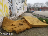 Новости » Общество: Керченский экстрим-парк продолжают заполнять мусором