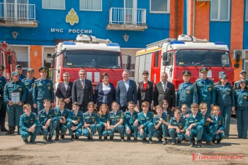 В Керчи спасателей поздравили с 372 годовщиной пожарной охраны