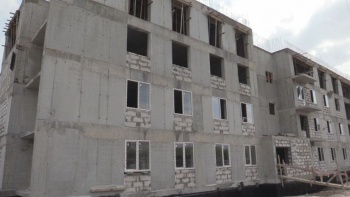 Новости » Общество: Строительство дома для переселенцев с Цементной Слободки продолжается  в Керчи