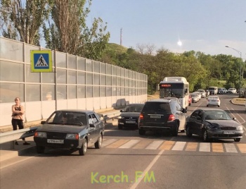 Новости » Криминал и ЧП: На Пенфонде в Керчи произошло ДТП на пешеходном переходе