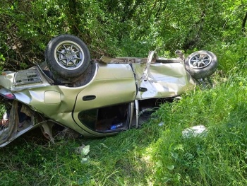 Новости » Общество: В Крыму автомобиль вылетел в кювет, пострадали трое