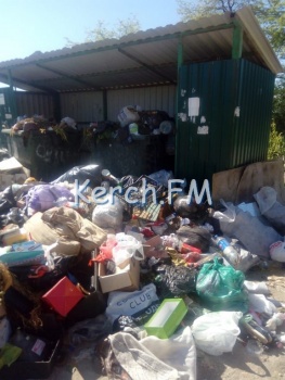 Новости » Общество: Жители Капкан продолжают зарастать мусором